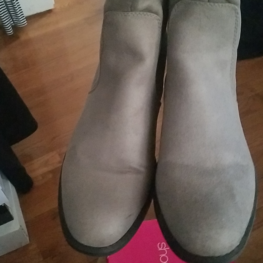 Boots - Picture 5 of 5